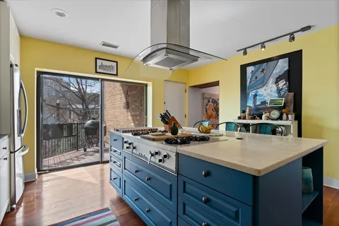 $799,000 | 929 West Ainslie Street, Unit 3, Chicago, IL 60640