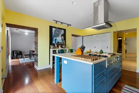 $799,000 | 929 West Ainslie Street, Unit 3, Chicago, IL 60640