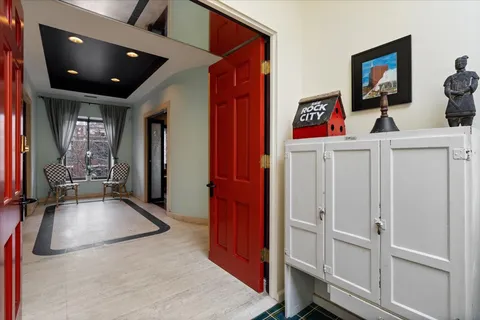 $799,000 | 929 West Ainslie Street, Unit 3, Chicago, IL 60640