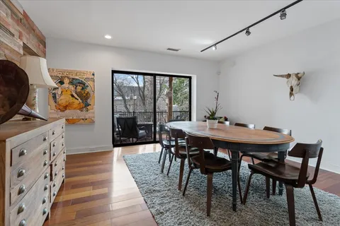 $799,000 | 929 West Ainslie Street, Unit 3, Chicago, IL 60640