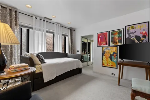 $799,000 | 929 West Ainslie Street, Unit 3, Chicago, IL 60640