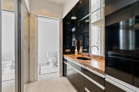 $799,000 | 929 West Ainslie Street, Unit 3, Chicago, IL 60640