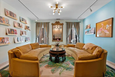 $799,000 | 929 West Ainslie Street, Unit 3, Chicago, IL 60640