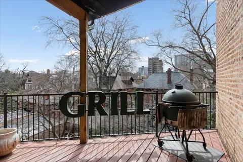 $799,000 | 929 West Ainslie Street, Unit 3, Chicago, IL 60640