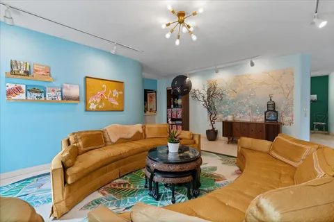 $799,000 | 929 West Ainslie Street, Unit 3, Chicago, IL 60640