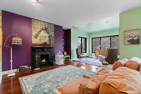 $799,000 | 929 West Ainslie Street, Unit 3, Chicago, IL 60640