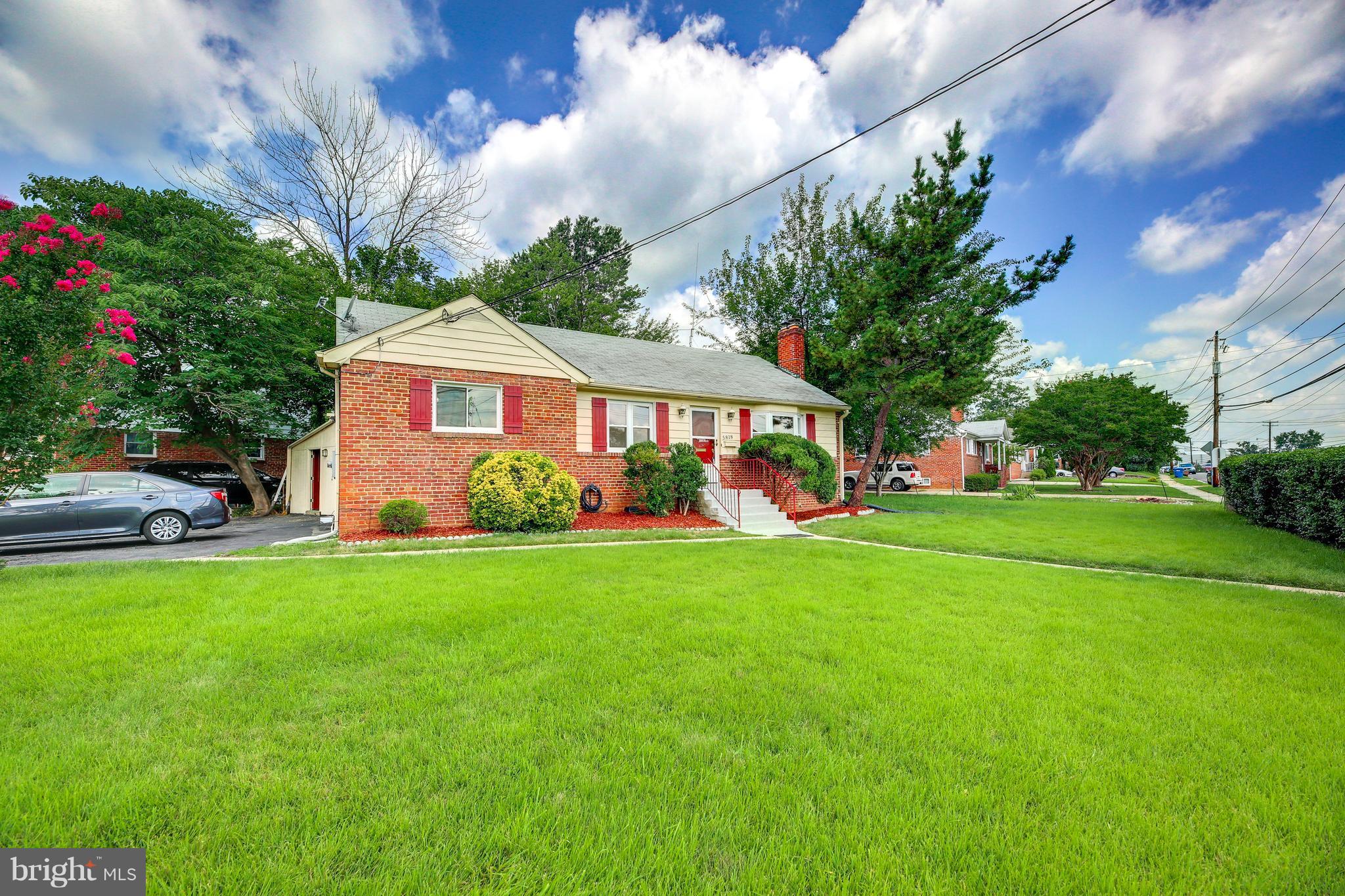5818 Amherst Avenue Springfield, VA 22150 - Photo 2 of 30 Exterior (Front)