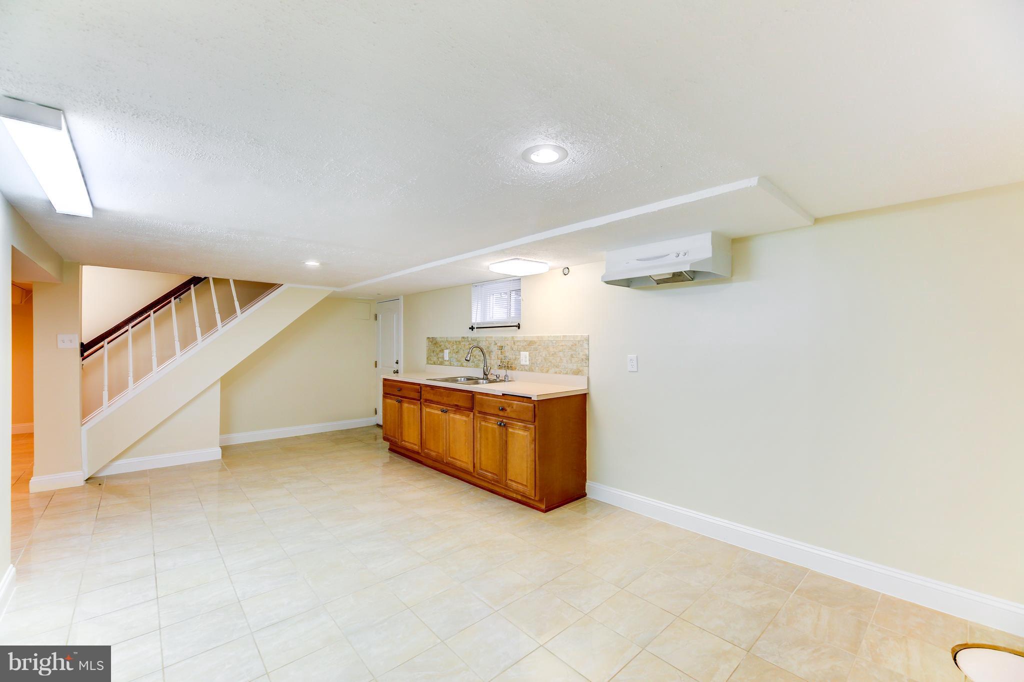 5818 Amherst Avenue Springfield, VA 22150 - Photo 24 of 30 Kitchenette