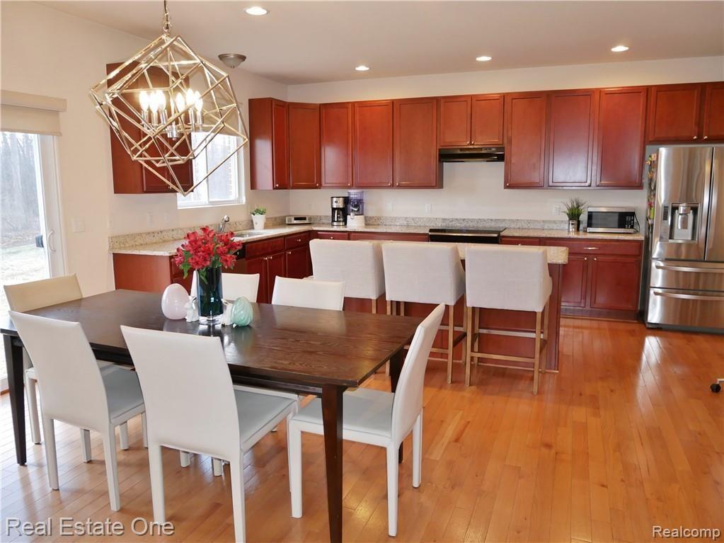 811 Monterey Ln. Rochester, MI 48307 - Photo 7 of 23 kitchen.JPG