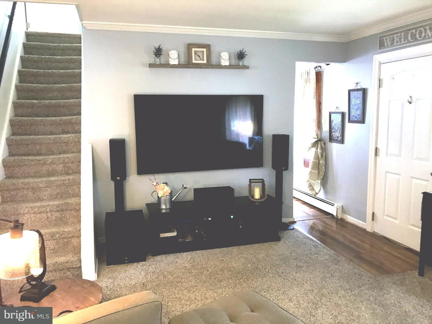 2829 Nightingale Road Philadelphia, PA 19154 - Photo 4 of 22 Living Room
