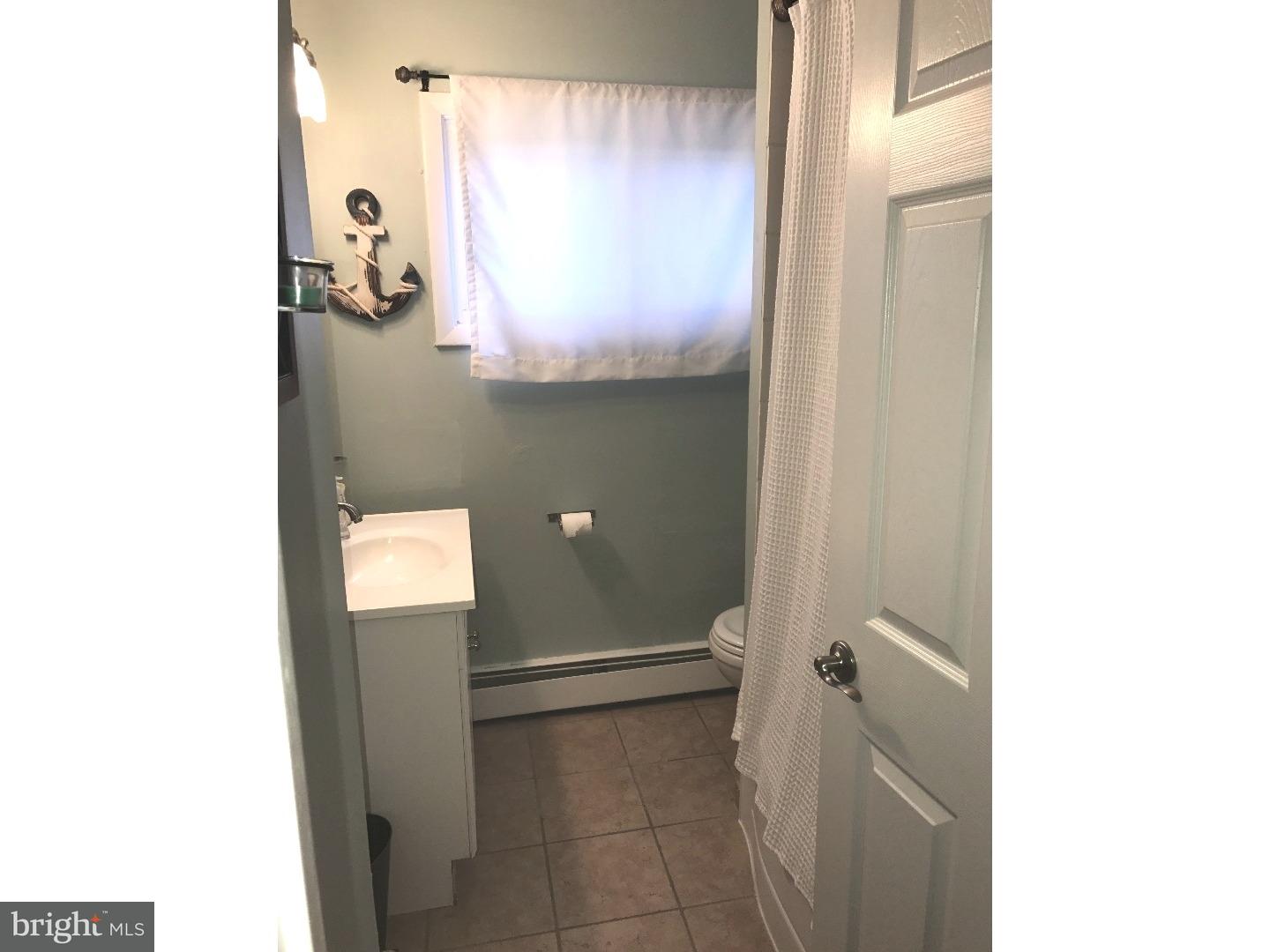 2829 Nightingale Road Philadelphia, PA 19154 - Photo 9 of 22 Bathroom