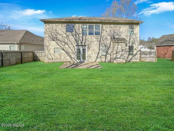 a view of backyard with a garden