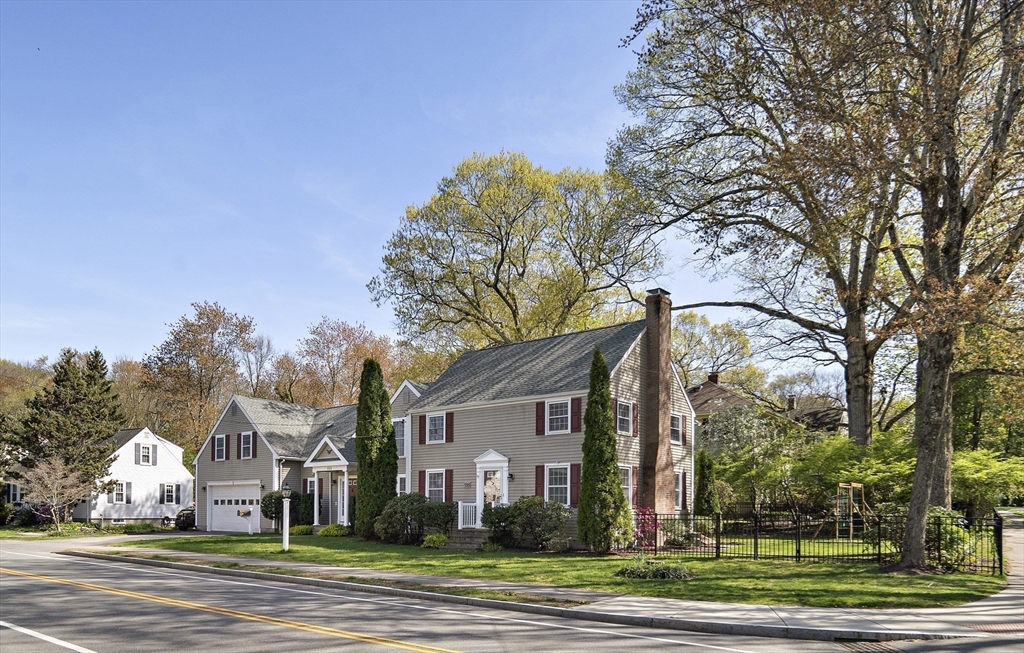 158 Oak Street Needham, MA 02492 - Photo 3 of 33