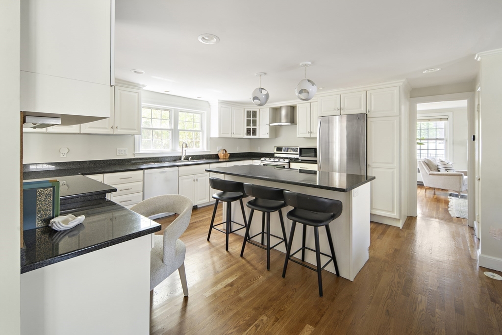 158 Oak Street Needham, MA 02492 - Photo 4 of 33