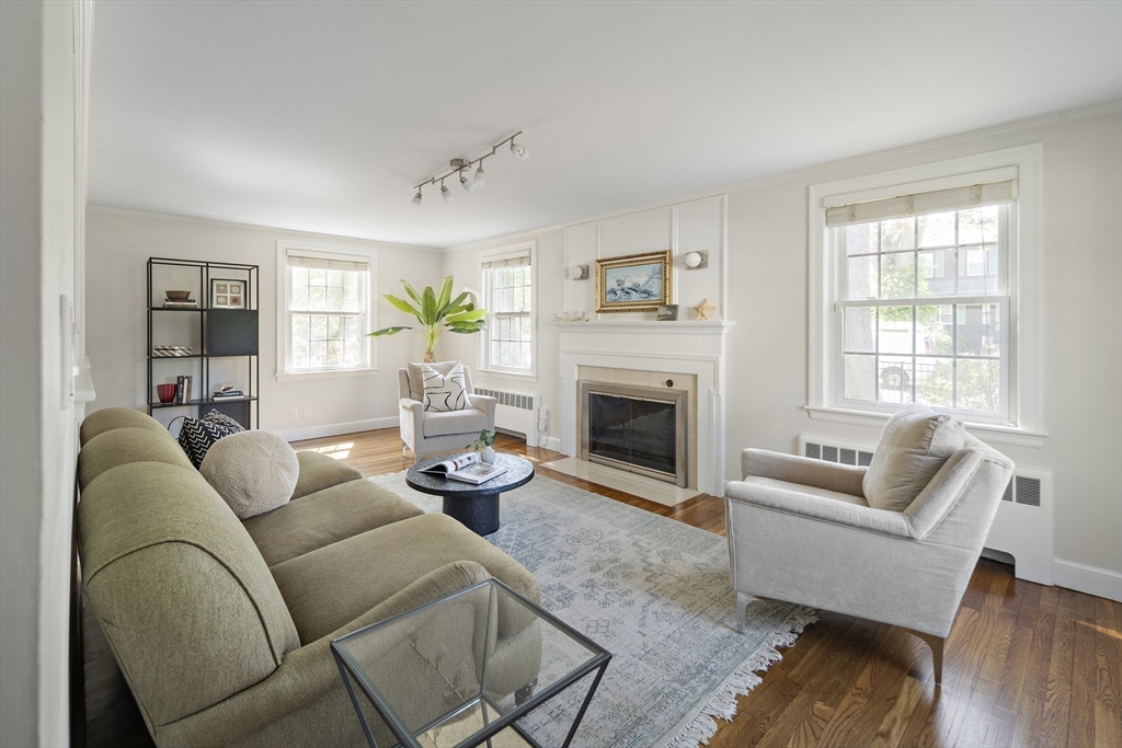 158 Oak Street Needham, MA 02492 - Photo 5 of 33