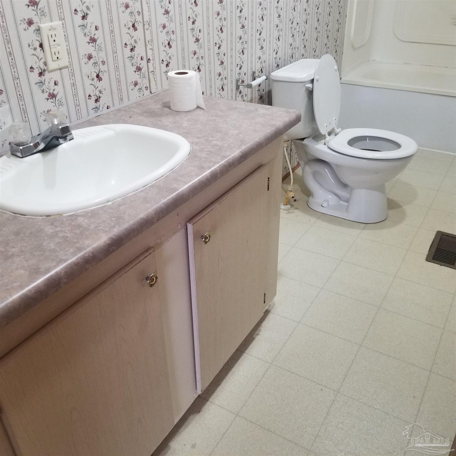 5312 Avon Road Pensacola, FL 32507 - Photo 11 of 12 Gallery Image 11