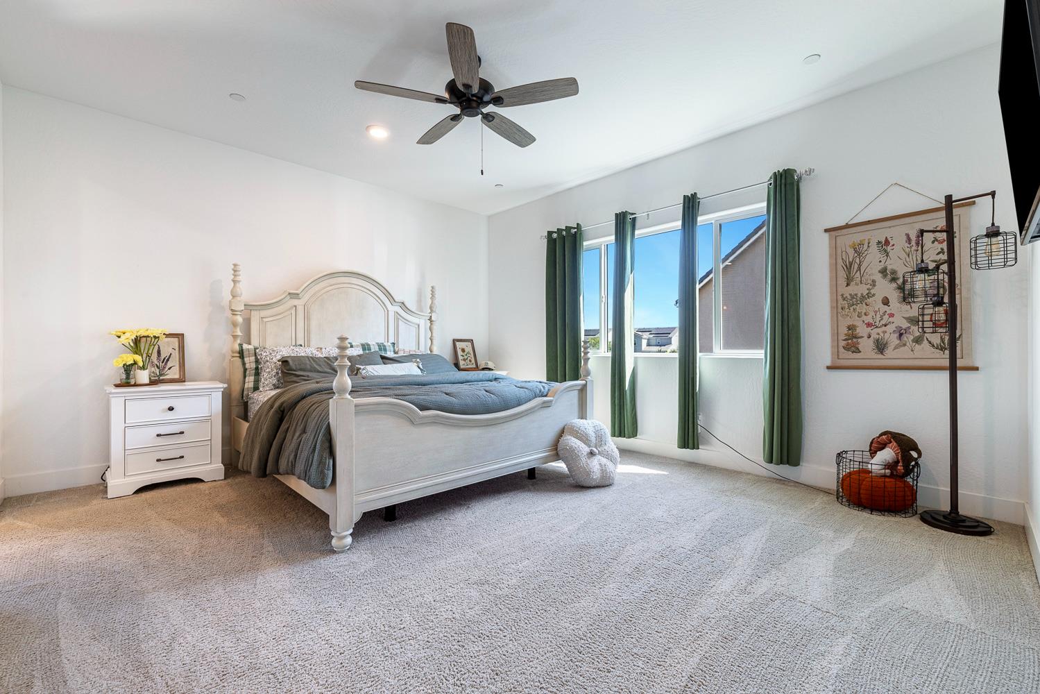 246 Huntington Avenue South Madera, CA 93636 - Photo 24 of 32 Master bedroom
