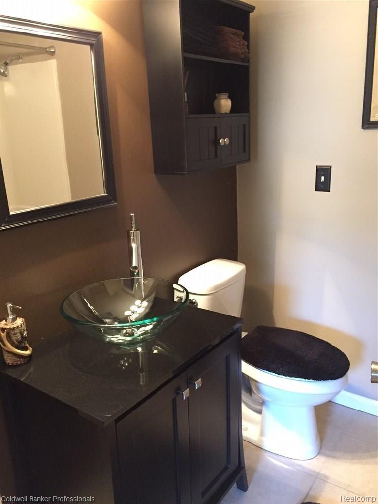 5075 North Georgetown Road Grand Blanc, MI 48439 - Photo 15 of 26 Full Bath with upgraded fixtures