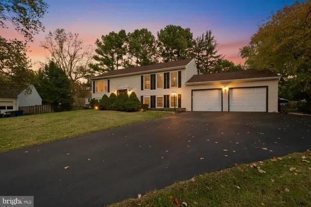 $845,000 | 10217 McKean Court, Great Falls, VA 22066