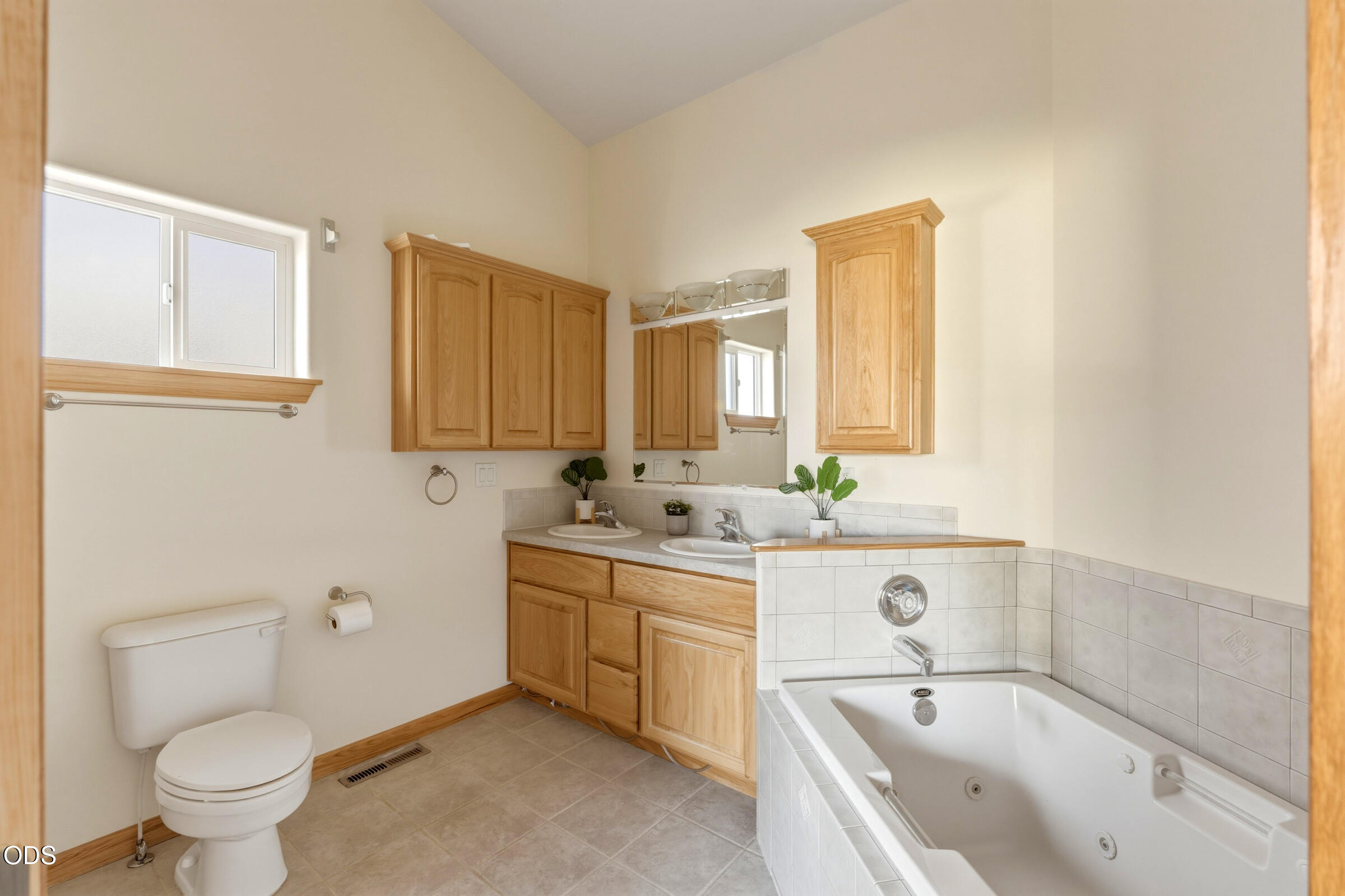 1128 Southwest Rimrock Way Redmond, OR 97756 - Photo 18 of 46