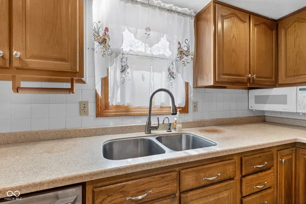 $279,900 | 191 East Lakeview Drive, Nineveh, IN 46164