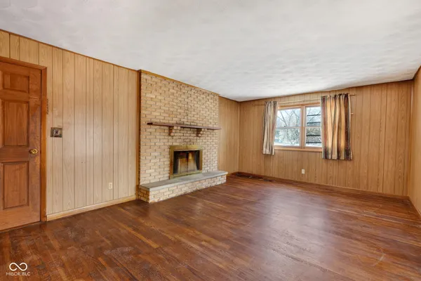 $279,900 | 191 East Lakeview Drive, Nineveh, IN 46164