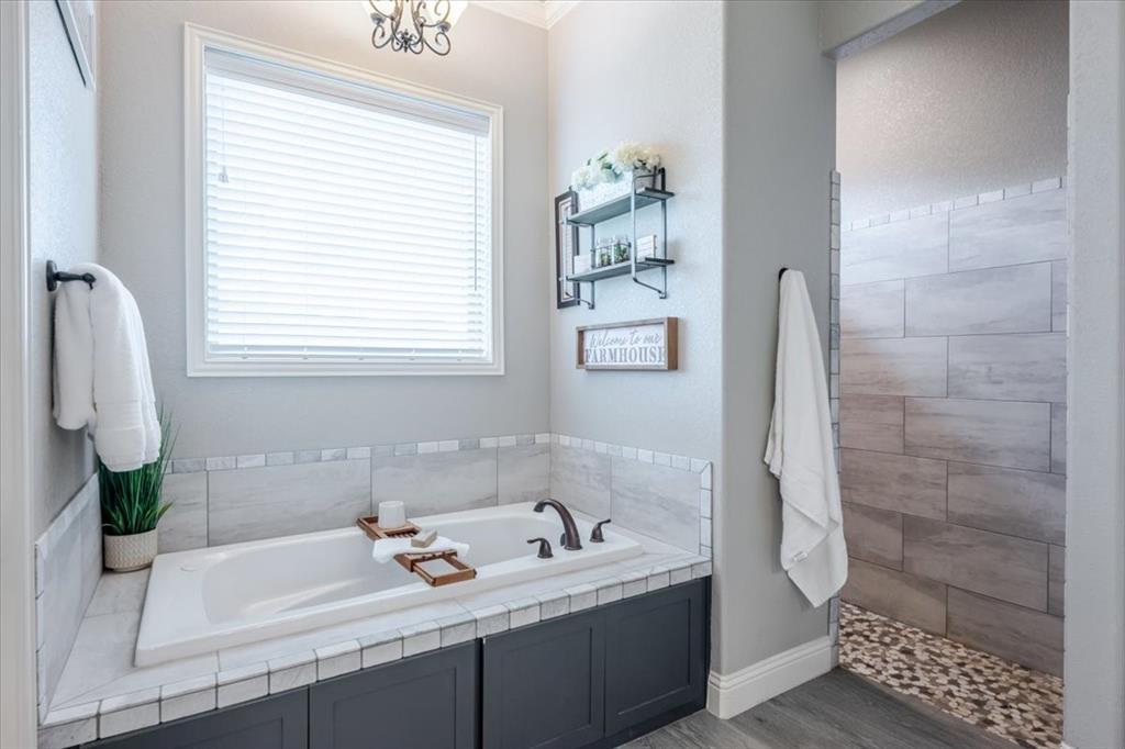 104 Lagrange Court Weatherford, TX 76088 - Photo 13 of 25 a bathroom with a tub sink and mirror
