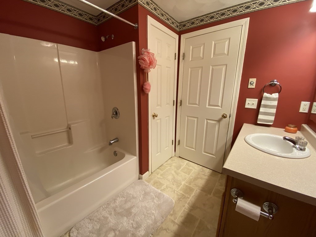 53 Cheyenne Road Worcester, MA 01606 - Photo 14 of 28 Gallery Image 14