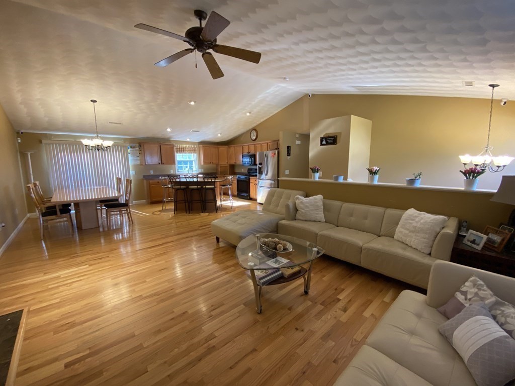 53 Cheyenne Road Worcester, MA 01606 - Photo 3 of 28 Gallery Image 3