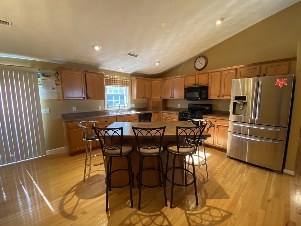 53 Cheyenne Road Worcester, MA 01606 - Photo 9 of 28 Gallery Image 9