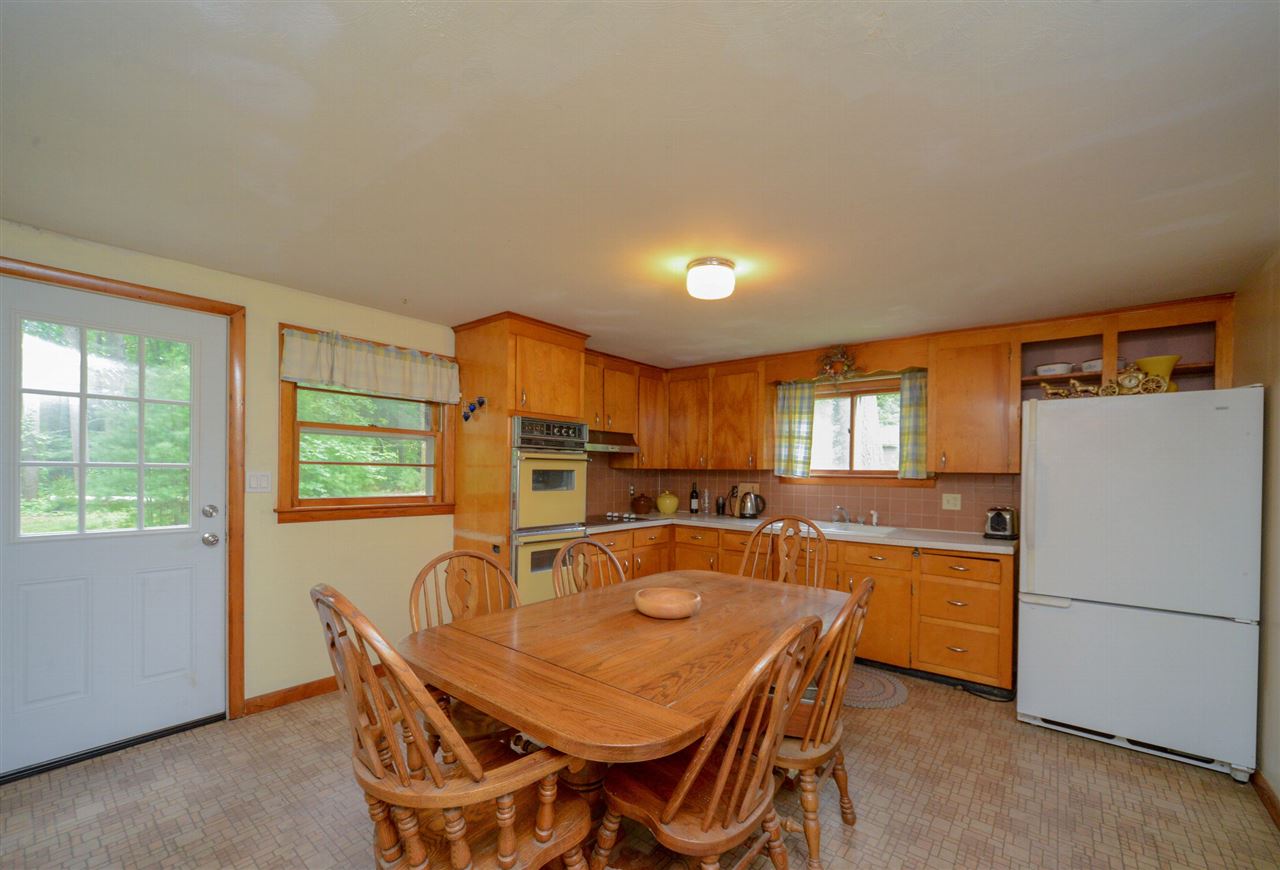 9 Rena Avenue Hudson, NH 03051 - Photo 3 of 30