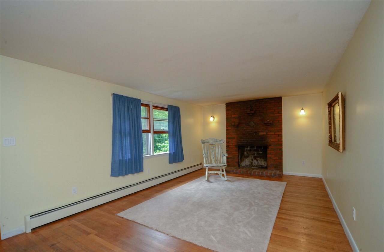 9 Rena Avenue Hudson, NH 03051 - Photo 5 of 30