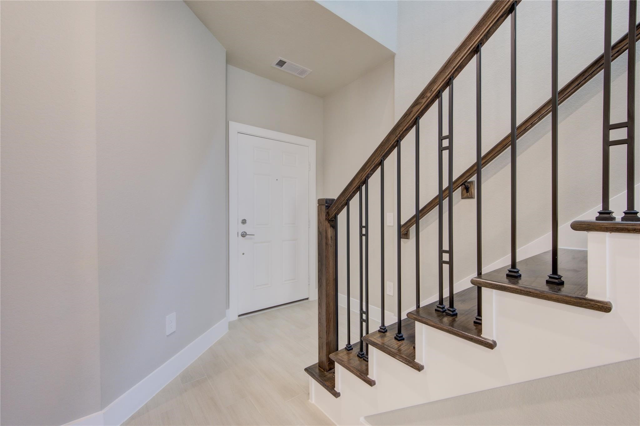 1709 Summerlyn Houston, TX 77080 - Photo 5 of 46
