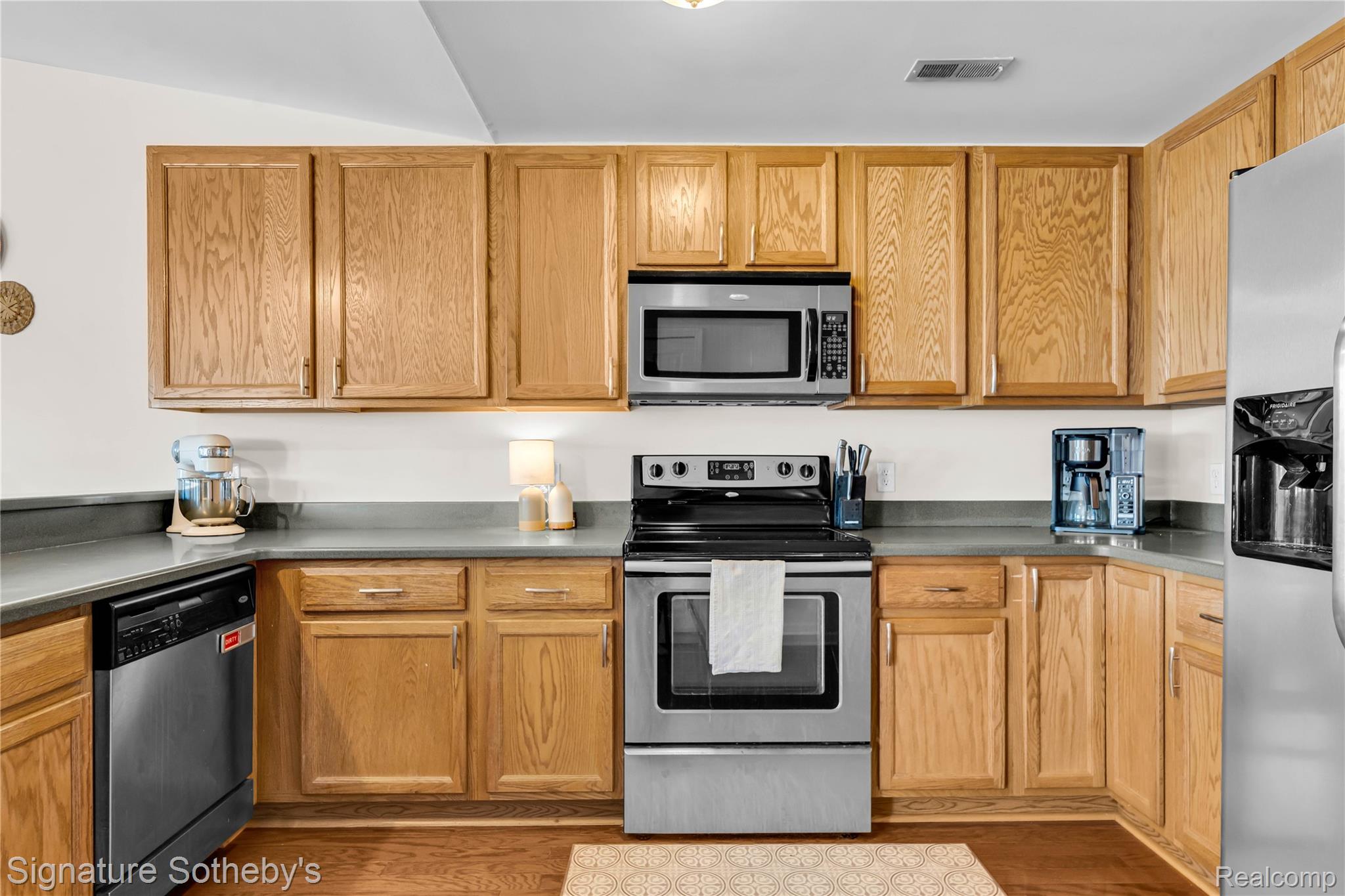 390 Hilton Road Ferndale, MI 48220 - Photo 7 of 23 08-390 Hilton Rd-8.jpg