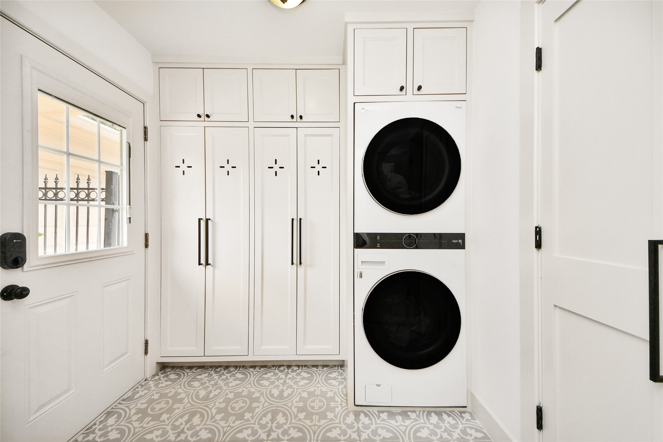 3030 Bernadette Lane Houston, TX 77043 - Photo 11 of 31 a view of a living room with a washer and dryer