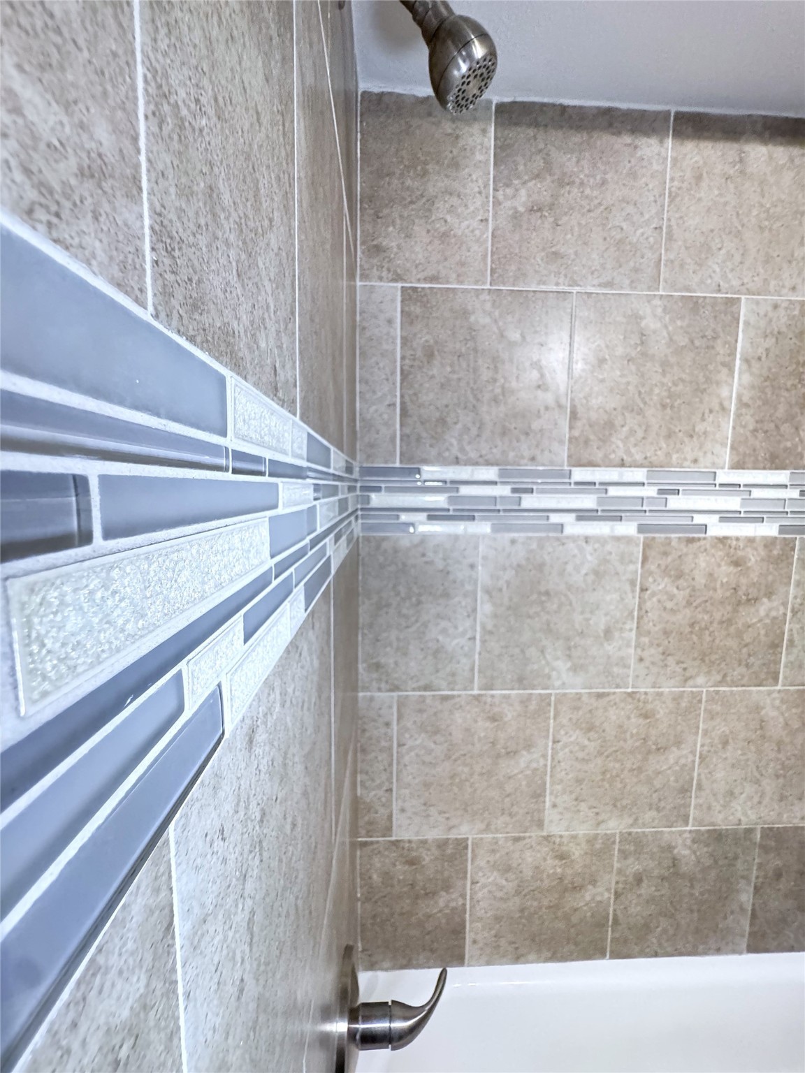 10110 Forum W Drive, Unit 421 Houston, TX 77036 - Photo 20 of 27 a bathroom with a tub and shower