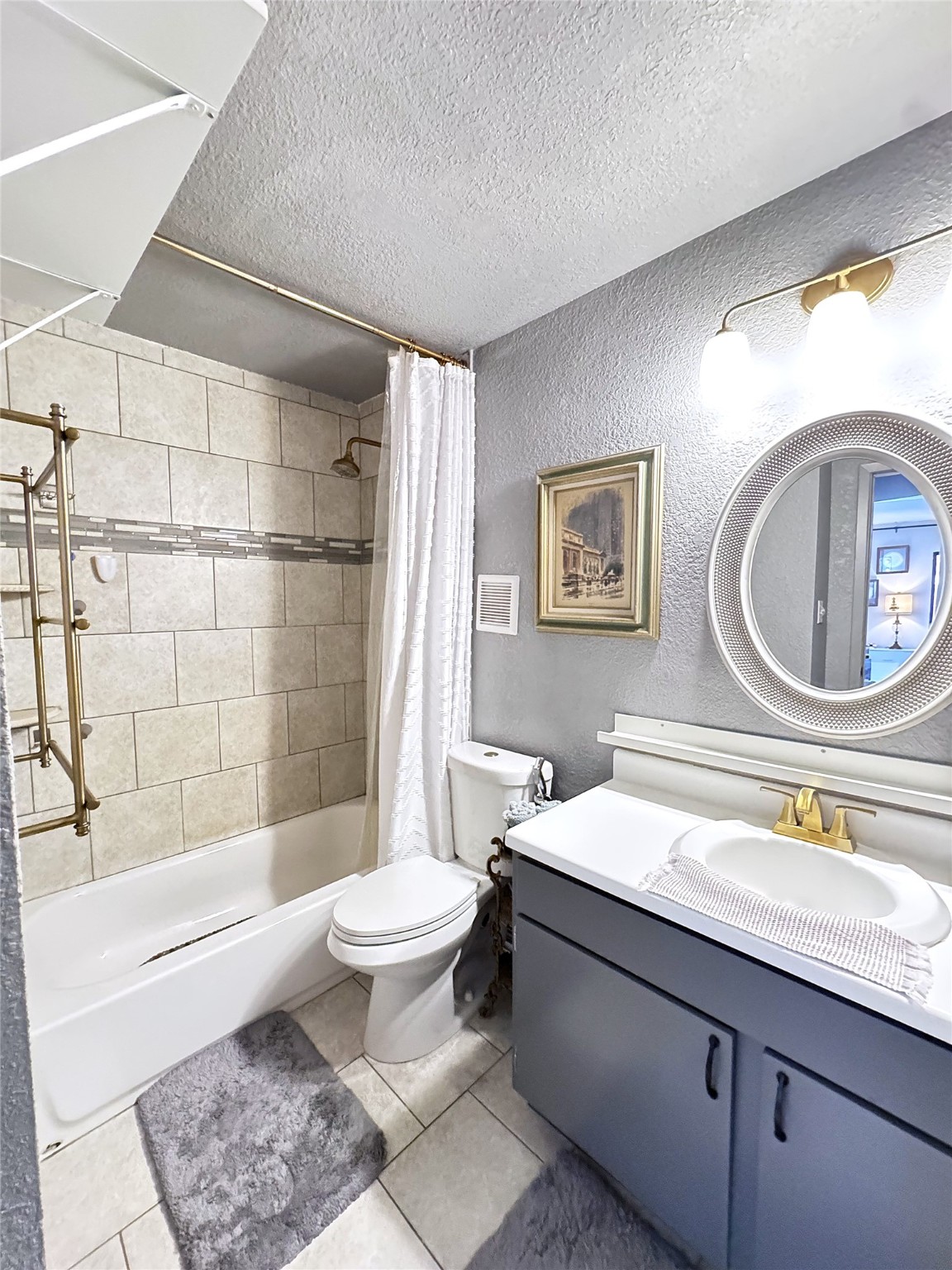 10110 Forum W Drive, Unit 421 Houston, TX 77036 - Photo 5 of 27 a bathroom with a double vanity sink toilet mirror and bathtub