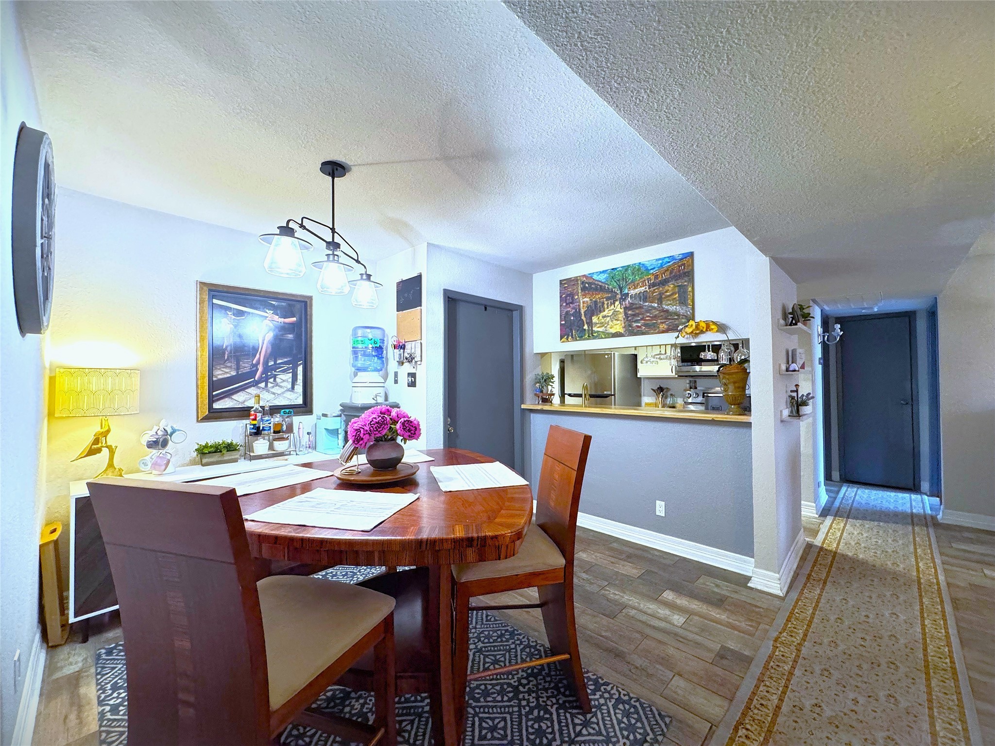 10110 Forum W Drive, Unit 421 Houston, TX 77036 - Photo 6 of 27 a dining room with furniture and window