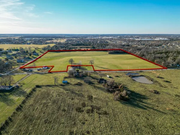 $549,900 | 1800 Tower Road, Lebanon, MO 65536