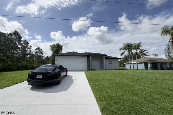 $2,000 | 2809 Darlene Place, Lehigh Acres, FL 33971