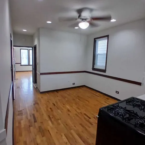 $1,595 | 2856 North Western Avenue, Unit 1, Chicago, IL 60618