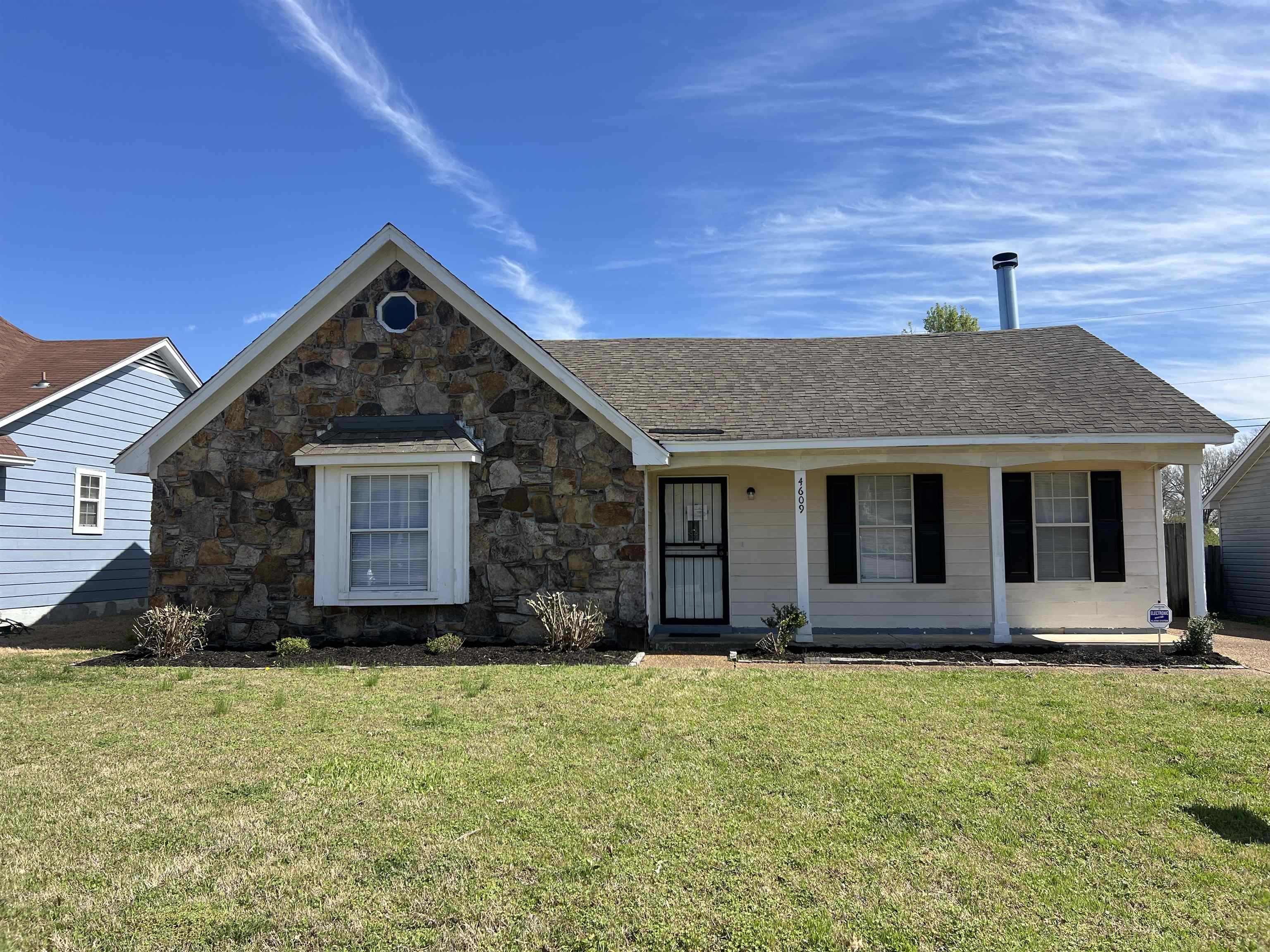 4609 Crestfield Road Millington, TN 38053 - Photo 1 of 8 Single story home featuring a front yard and a porch