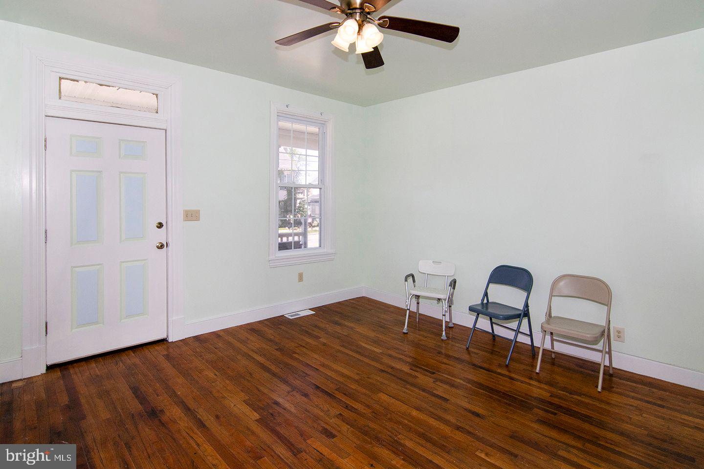330-332 East Broadway Salem, NJ 08079 - Photo 11 of 24 Front Main Floor Living Room