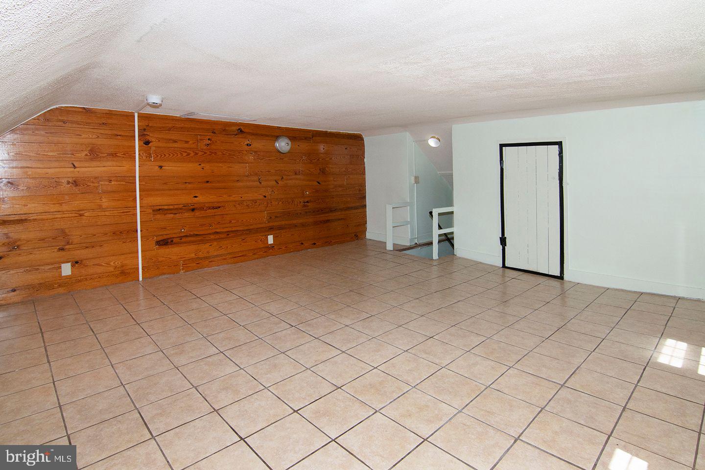 330-332 East Broadway Salem, NJ 08079 - Photo 14 of 24 Huge Upper Floor Den/Poss Bedroom