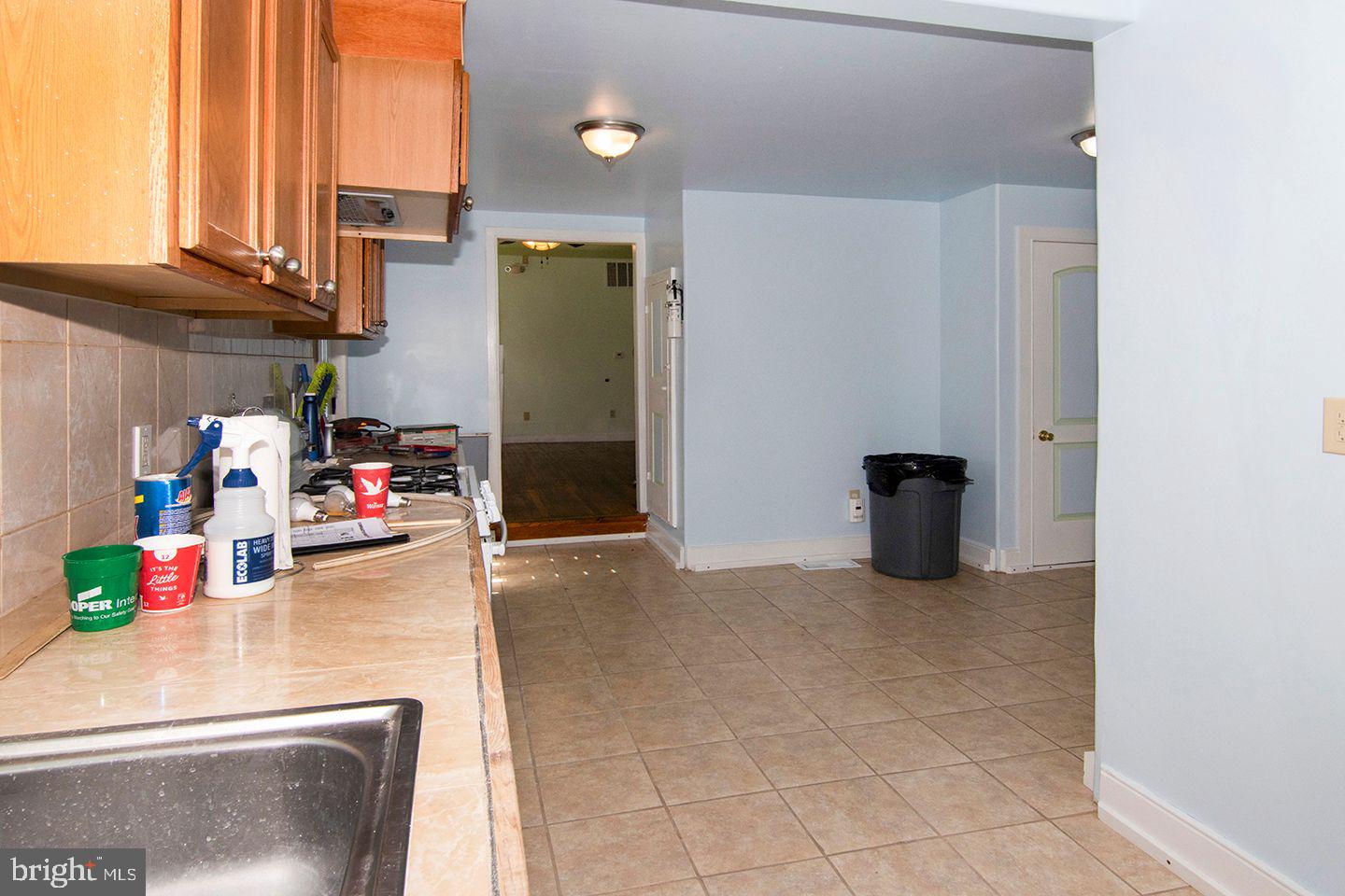 330-332 East Broadway Salem, NJ 08079 - Photo 5 of 24 Upper Floor Kitchen
