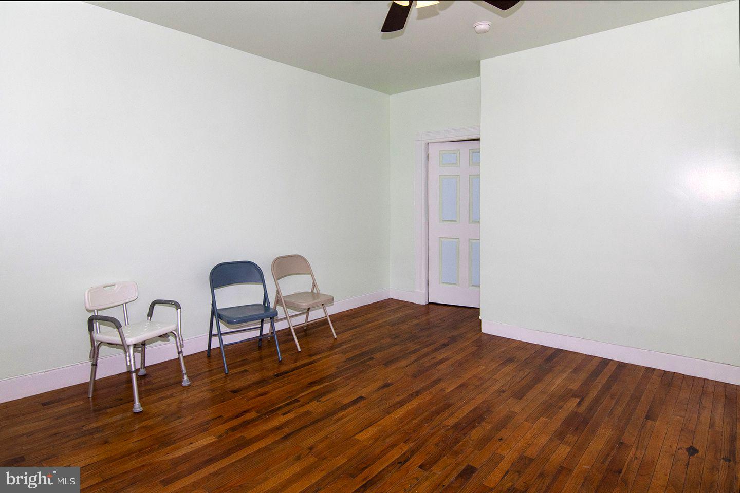 330-332 East Broadway Salem, NJ 08079 - Photo 10 of 24 Front Main Floor Living Room