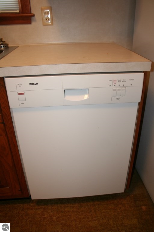 605 Sheridan Road Traverse City, MI 49686 - Photo 7 of 22 1779871-6.JPG