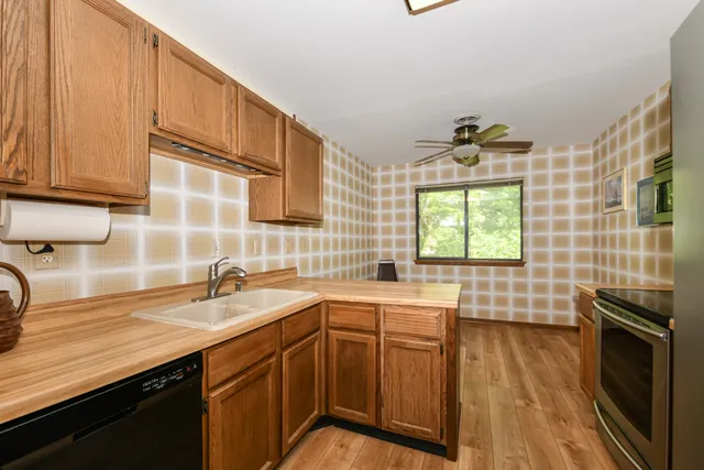 $349,000 | 23 Willabay Drive, Unit D, Williams Bay, WI 53191