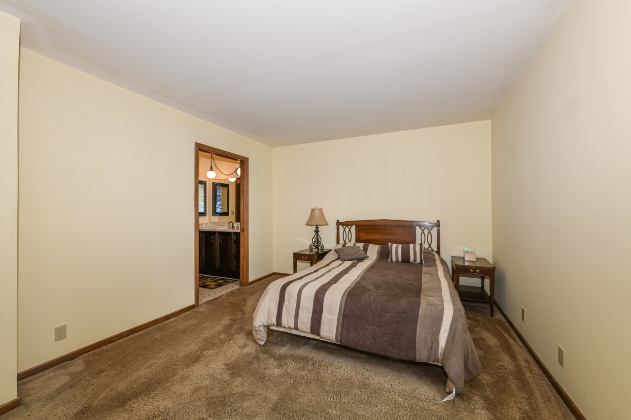 23 Willabay Drive, Unit D Williams Bay, WI 53191 - Photo 27 of 42 Primary wprivate bath