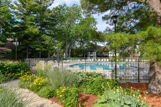 $345,000 | 23 Willabay Drive, Unit D, Williams Bay, WI 53191